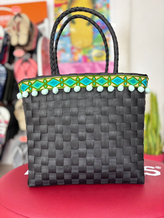 Panier noir frange vert